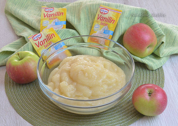 Prăjitură cu mere și frișcă umplutura