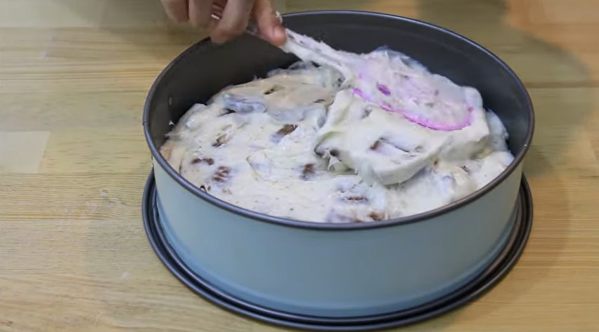 Prajitura cu sos de ciocolata