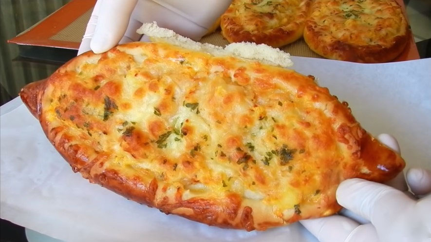 Barcute cu cartofi si usturoi