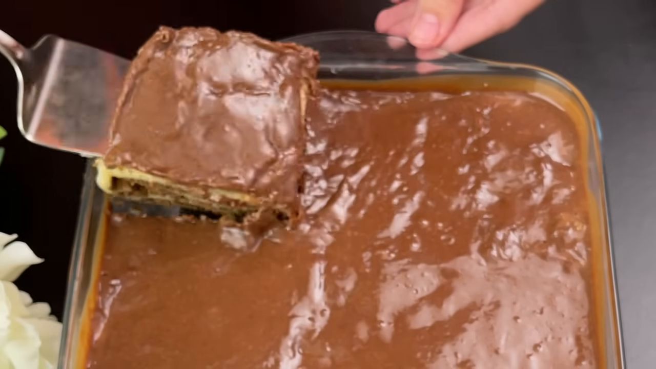 Desert fără coacere cu biscuiți și cremă de vanilie