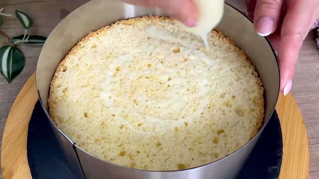 Prăjitură LAURA cu zmeură și cremă delicioasă de vanilie