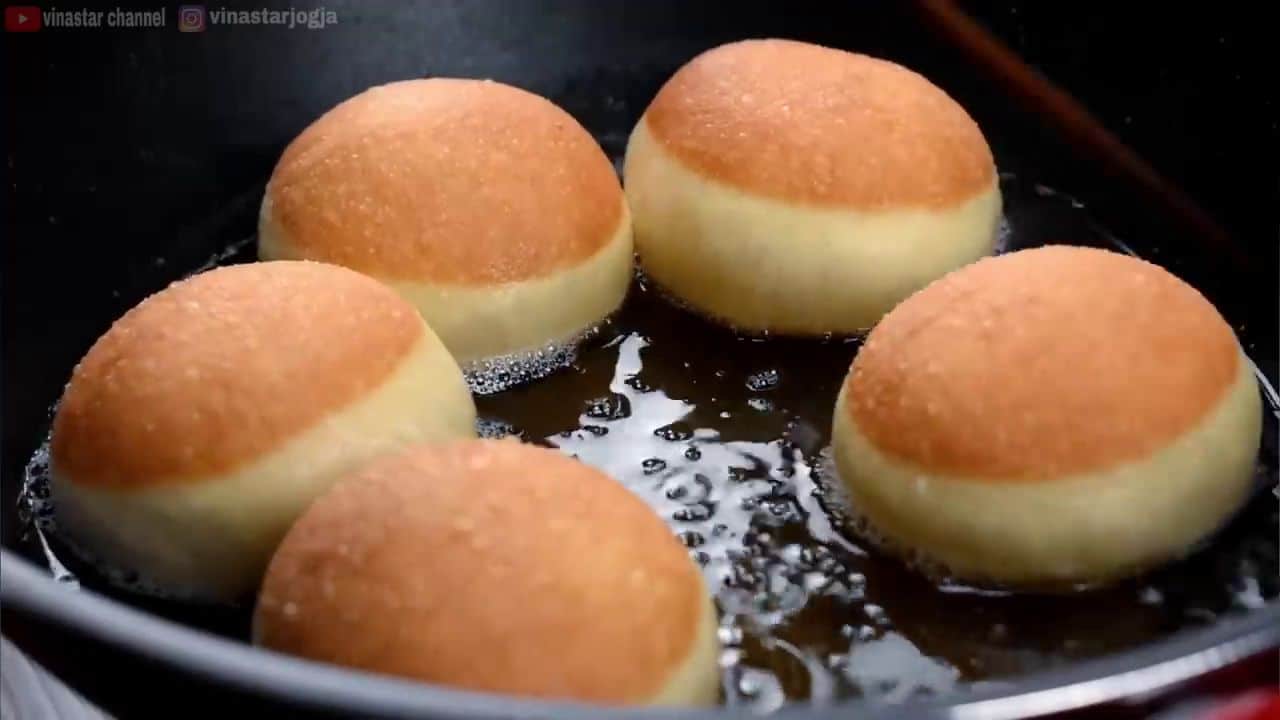 Rețetă pentru gogoși de casă umplute cu ciocolată