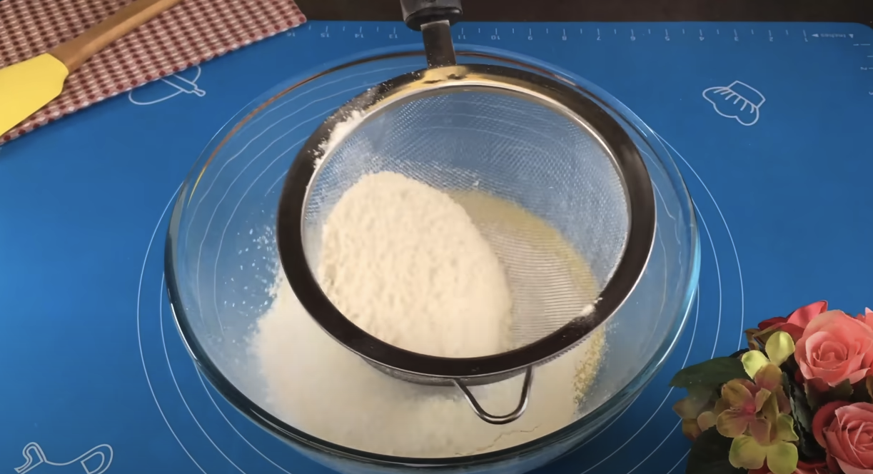  Melci pufoși cu scorțișoară și glazură de br&acirc;nză