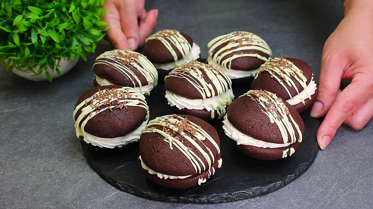 Fursecuri fragede umplute cu frișcă - incredibil de delicioase și moi