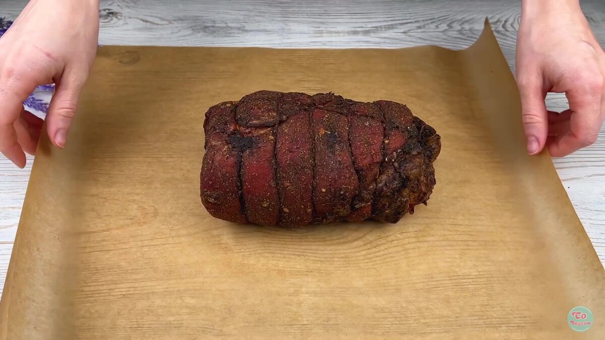 Ruladă suculentă din piept de porc: aromată, moale și bună