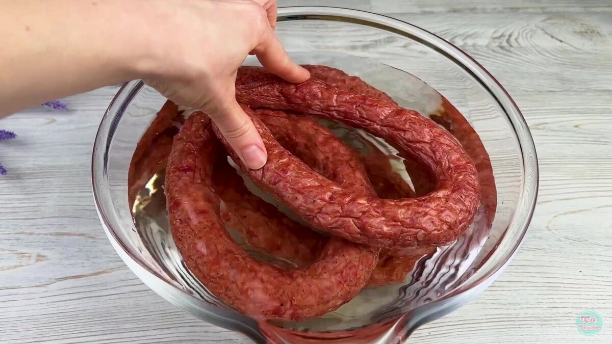 C&acirc;rnați de casă din carne de porc și vită - cea mai bună rețetă