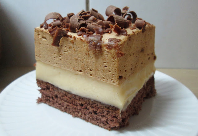 Desert cu budincă și spumă de cafea