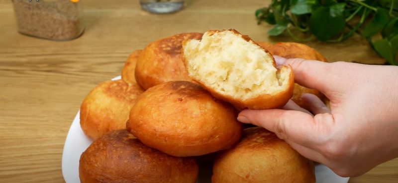 Folosesc cartofi: nu mai fac plăcinte. Gogoși pufoase pe bază de apă de cartofi