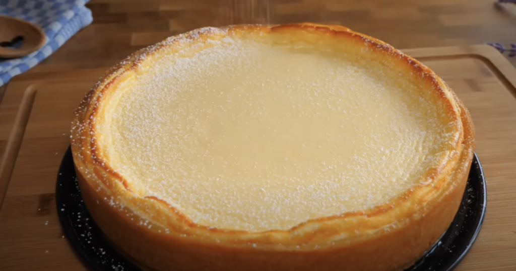 Prăjitură fină cu cremă de br&acirc;nză dulce și aromă de vanilie