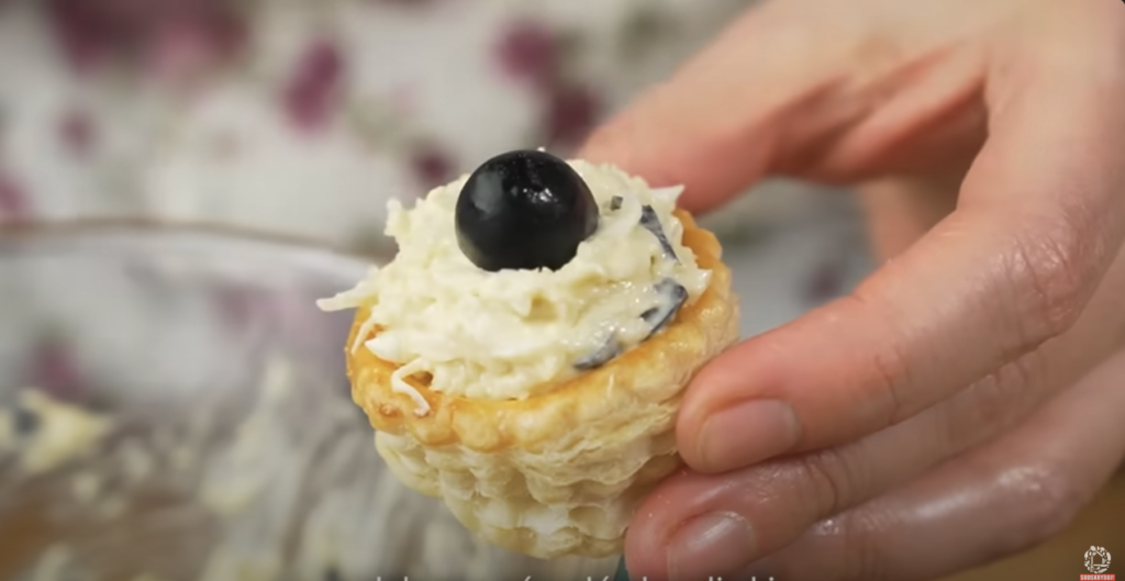 Coșulețe sărate și crocante din aluat foietaj cu trei umpluturi delicioase &ndash; aperitiv elegant pentru orice ocazie