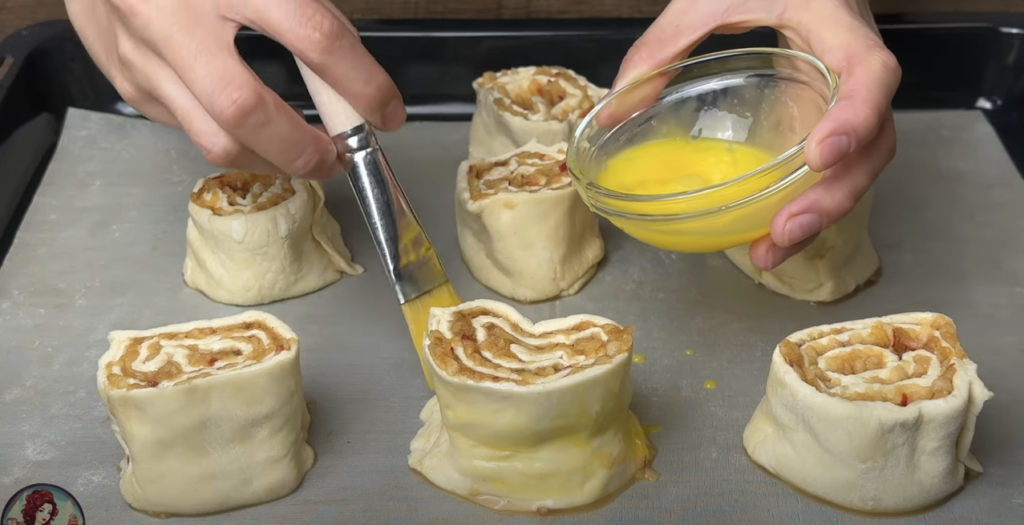 Melci crocanți cu mere și scorțișoară: o plăcere delicioasă din aluat fraged, pe care o vei iubi