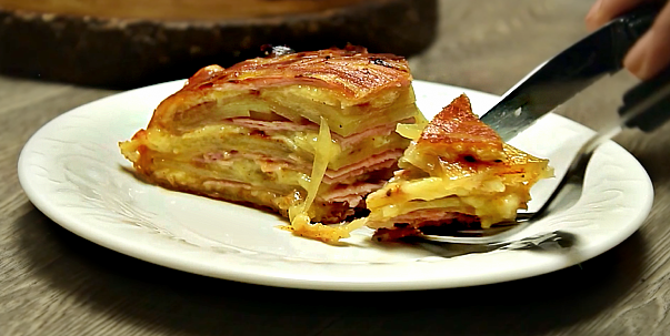 cartofi-la-cuptor-cu-bacon-felie-e1547829466406