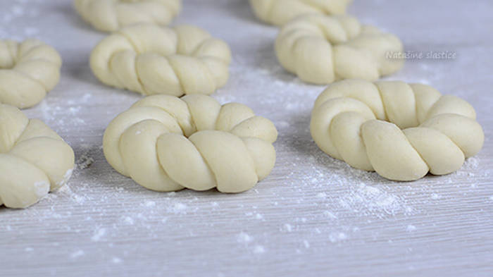 Colaci pufosi preparare