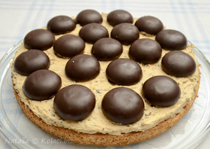 Tort cu cremă de vanilie și frișcă preparare