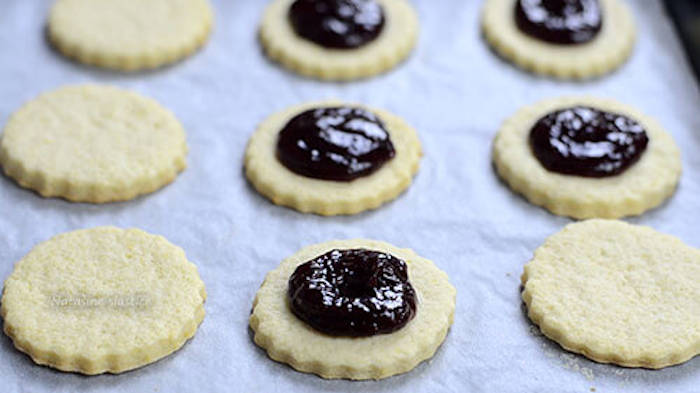 Fursecuri cu lăm&acirc;ie și gem umplutura