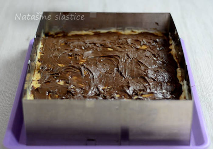 Prajitura umpluta cu cornuri nutella