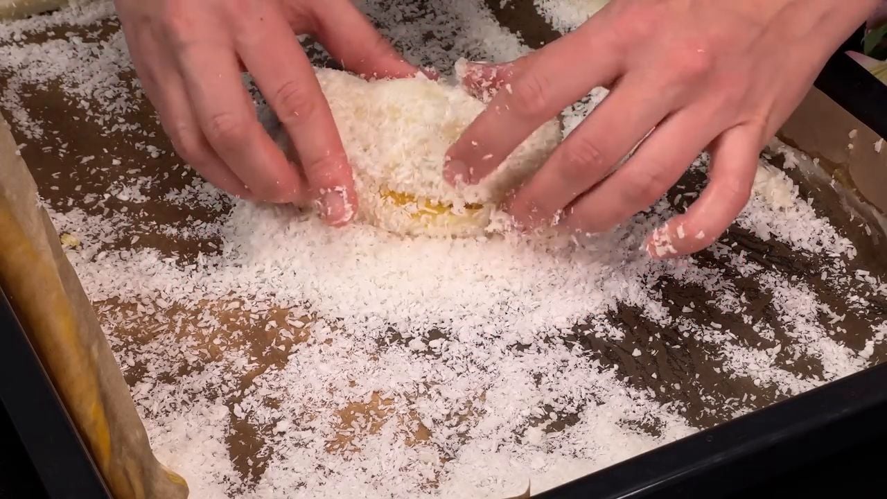 Rulada Sultanului cu nucă de cocos și cremă de portocale