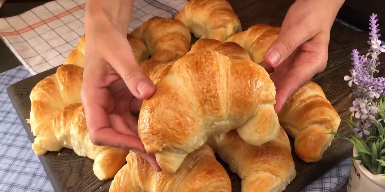 Croissante pufoase de casă, cu unt: copiii mei le adoră!