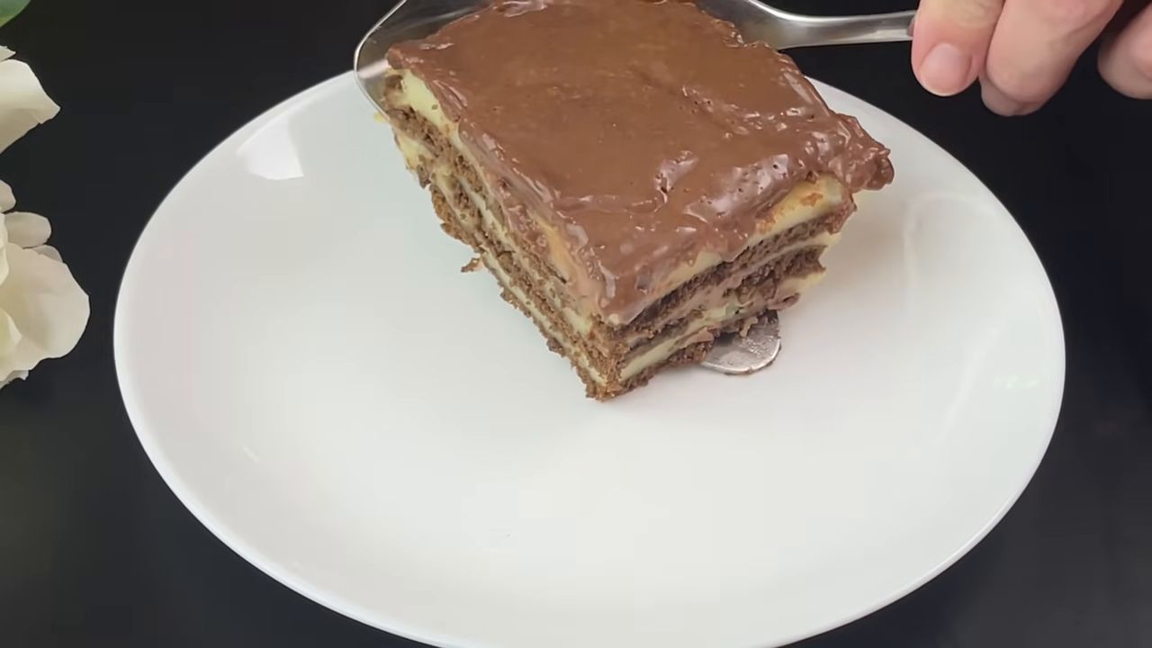 Desert fără coacere cu biscuiți și cremă de vanilie