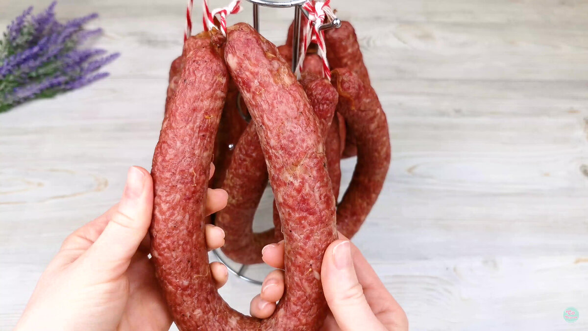 C&acirc;rnați de casă din carne vită-porc