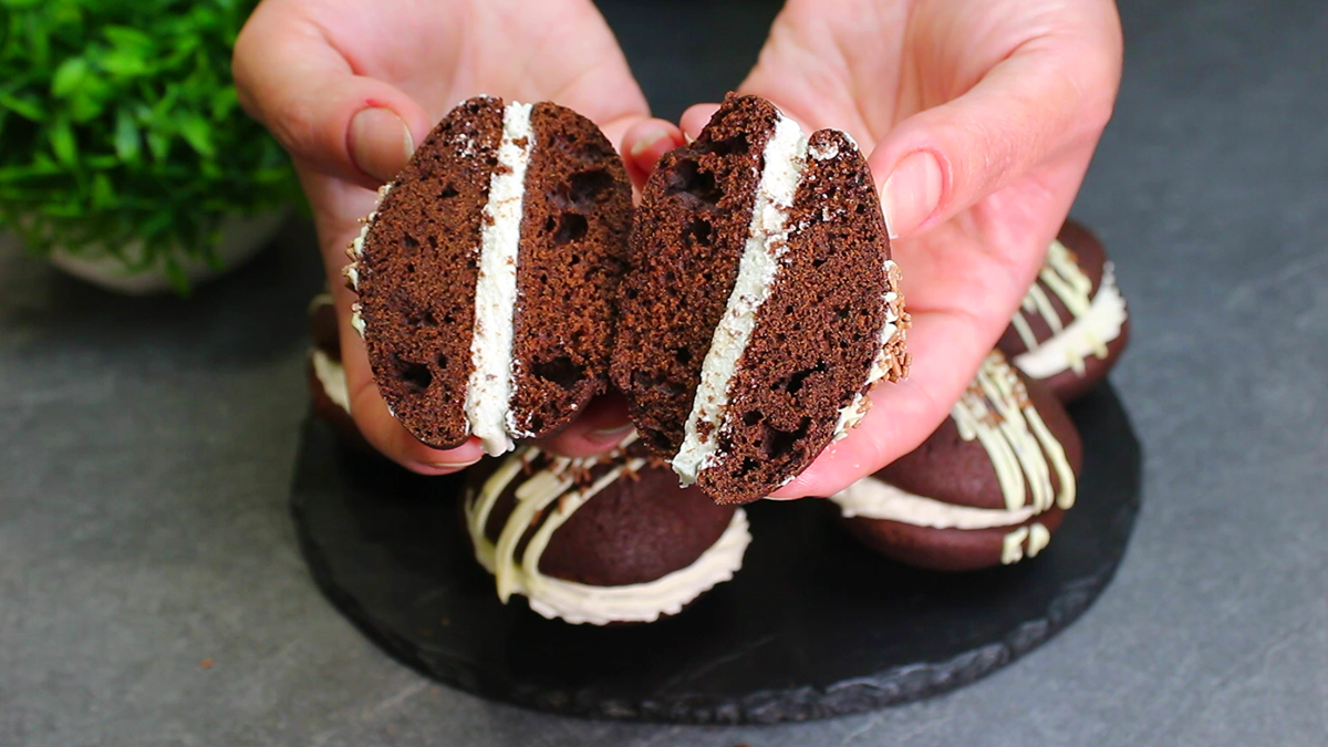 Fursecuri fragede umplute cu frișcă - incredibil de delicioase și moi