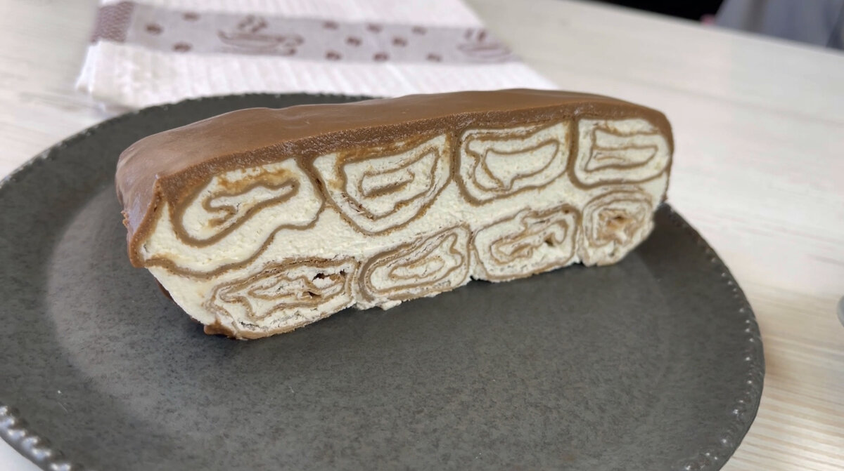 Rulou de clătite cu frișcă: