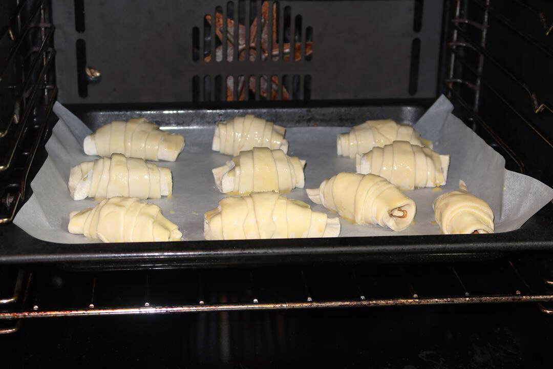 Croissante cu nucă și ciocolată: