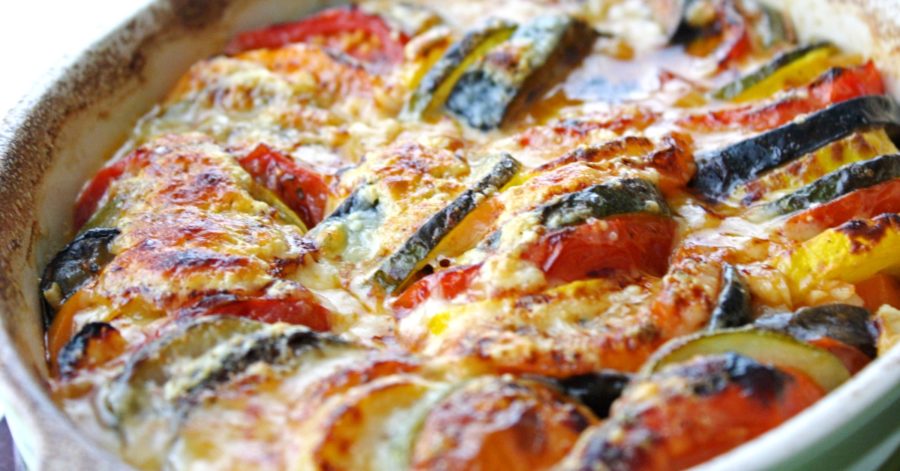 Caserolă de legume cu cașcaval, la cuptor &ndash; O bunătate de zile mari, vei uita complet de carne