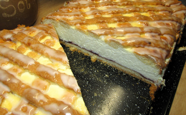 Prăjitură clasică cu br&acirc;nză și aluat fraged