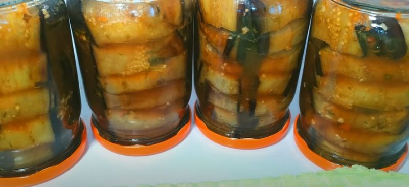 Vinete oltenești la borcan &ndash; gustare at&acirc;t de apetisantă &icirc;nc&acirc;t oric&acirc;t pui, tot e puțin