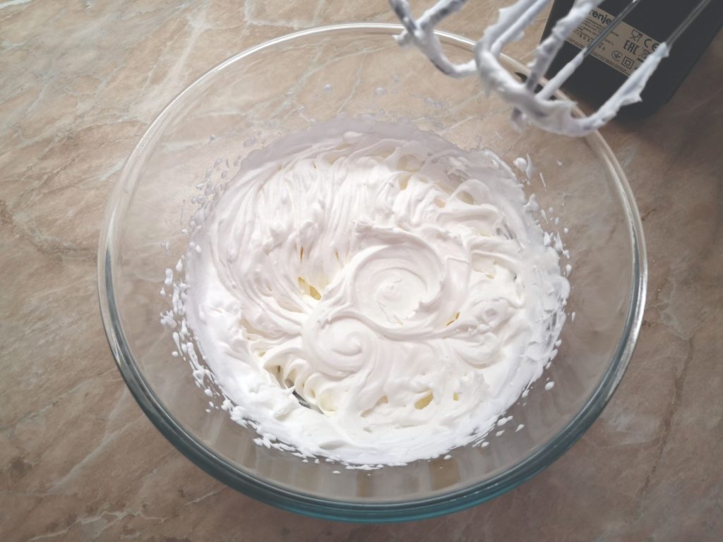 Decorarea cremșnitului