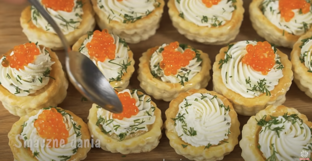 Coșulețe sărate și crocante din aluat foietaj cu trei umpluturi delicioase &ndash; aperitiv elegant pentru orice ocazie