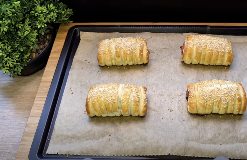 Plicuri HOT-DOG crocante din aluat foietaj: