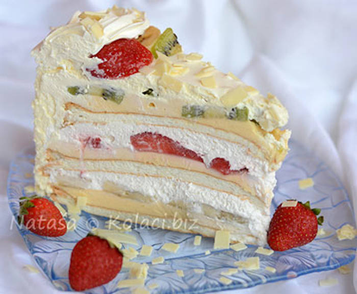 Tort de bezea cu fructe si frisca reteta rapida