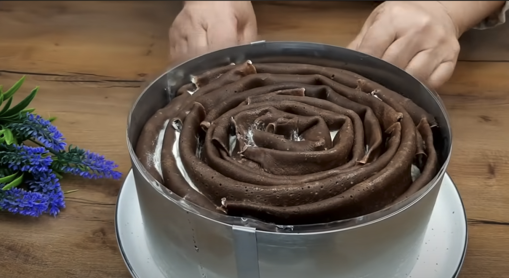 Tort de clătite cu cacao și cremă de miere și br&acirc;nză - O DESĂV&Acirc;RȘIRE PE FARFURIE!