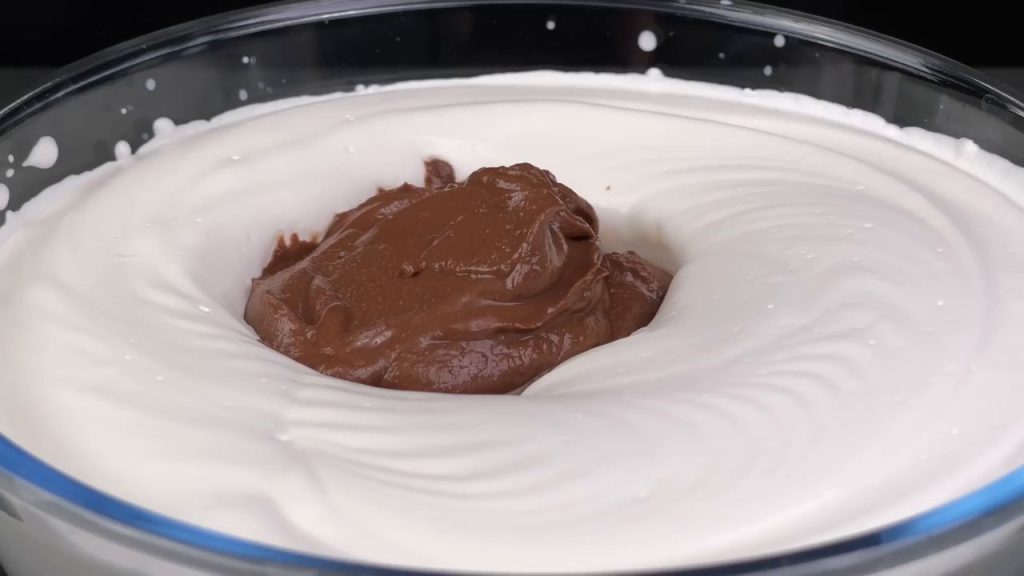  &Icirc;nghețată de ciocolată, făcută acasă cu biscuiți: Pas cu pas