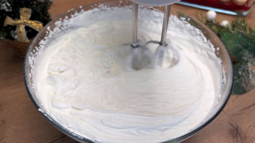 Desert fără coacere cu pișcoturi, zmeură și cremă de ricotta cu cacao