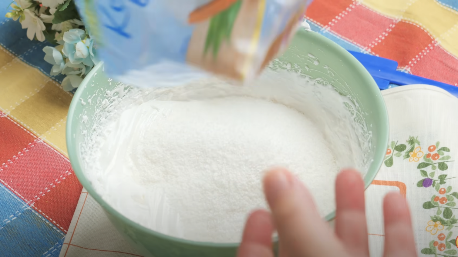 Prăjitură cu nucă de cocos, nuci și cremă de ciocolată