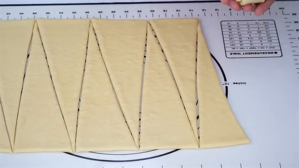 Gogoși-croissant umplute cu Nutella