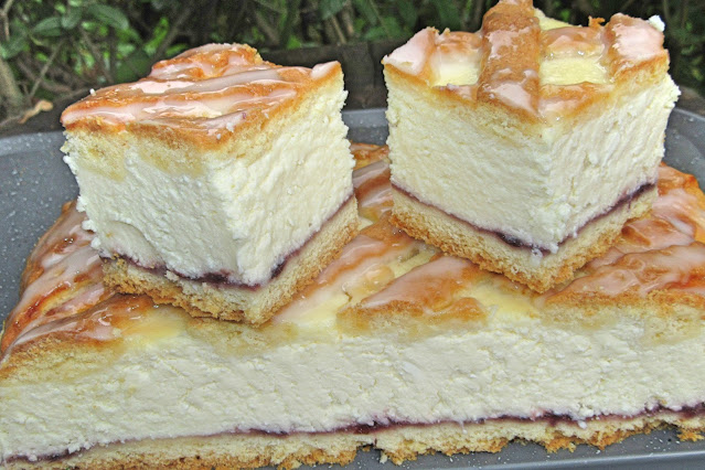 Prăjitură clasică cu br&acirc;nză și aluat fraged