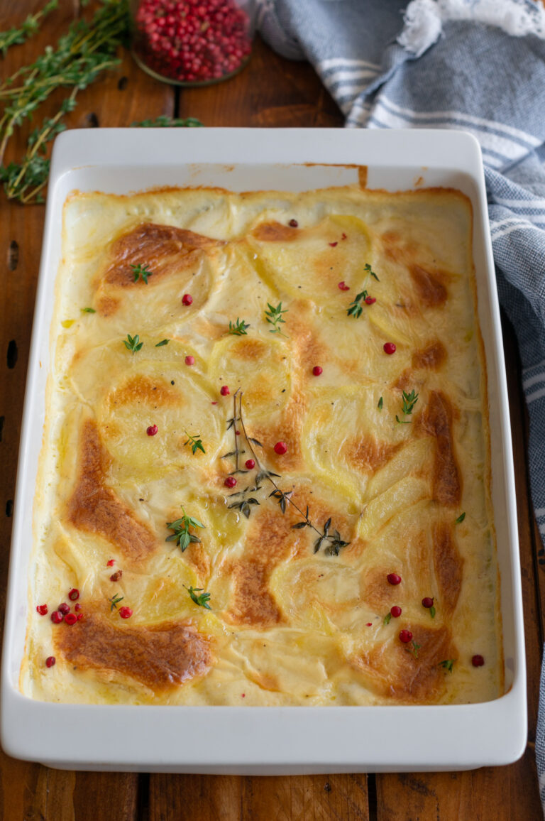 Gratinul Dauphinois proaspăt scos din cuptor