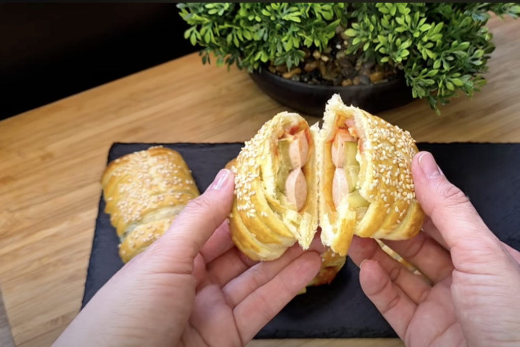 Plicuri HOT-DOG crocante din aluat foietaj: