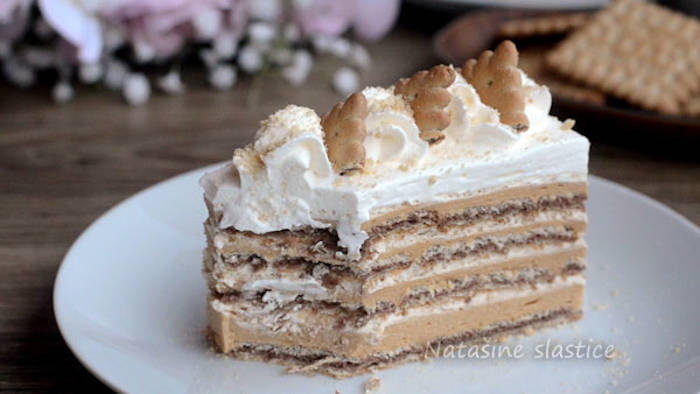 Prăjitură cu biscuiți și budincă de caramel reteta usoara