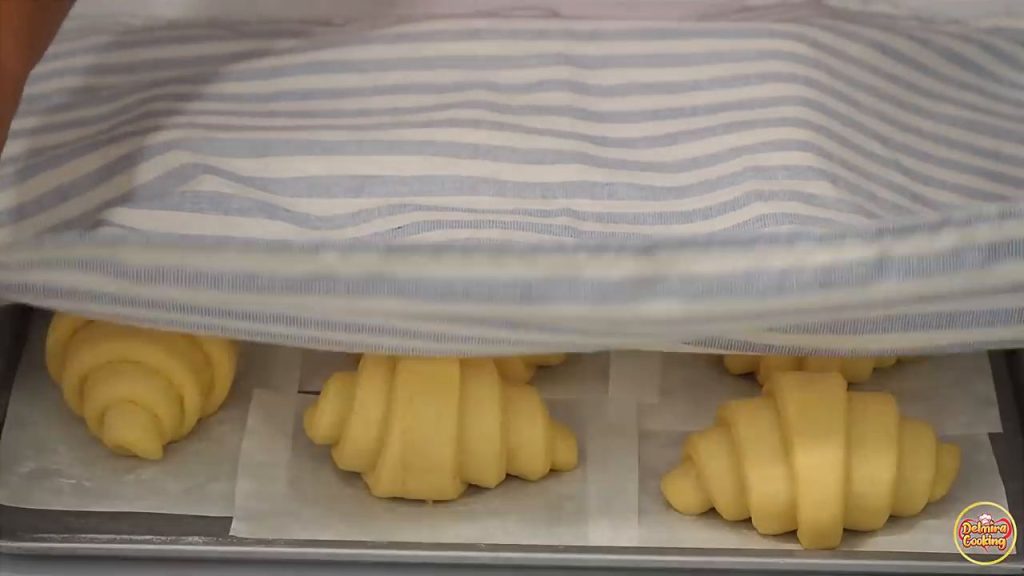 Gogoși-croissant umplute cu Nutella