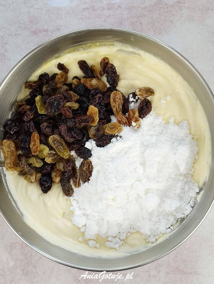 crema cu stafide si zahar pudra