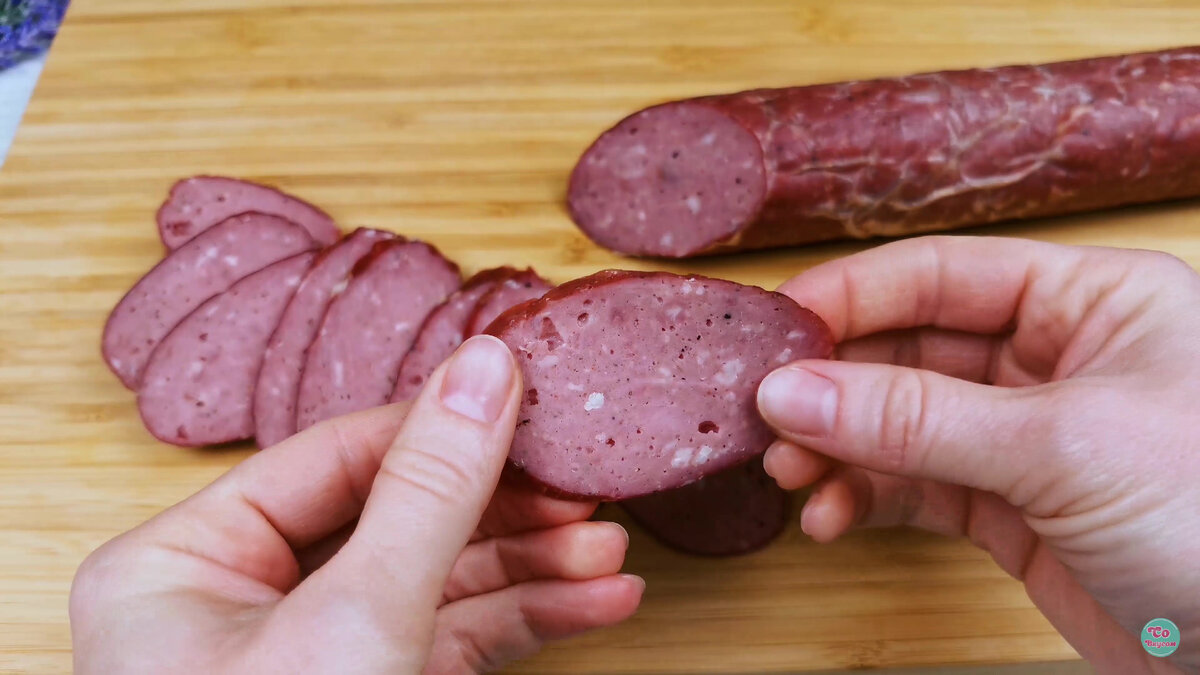 Salam de casă cu usturoi: poate fi afumat sau făcut la cuptor