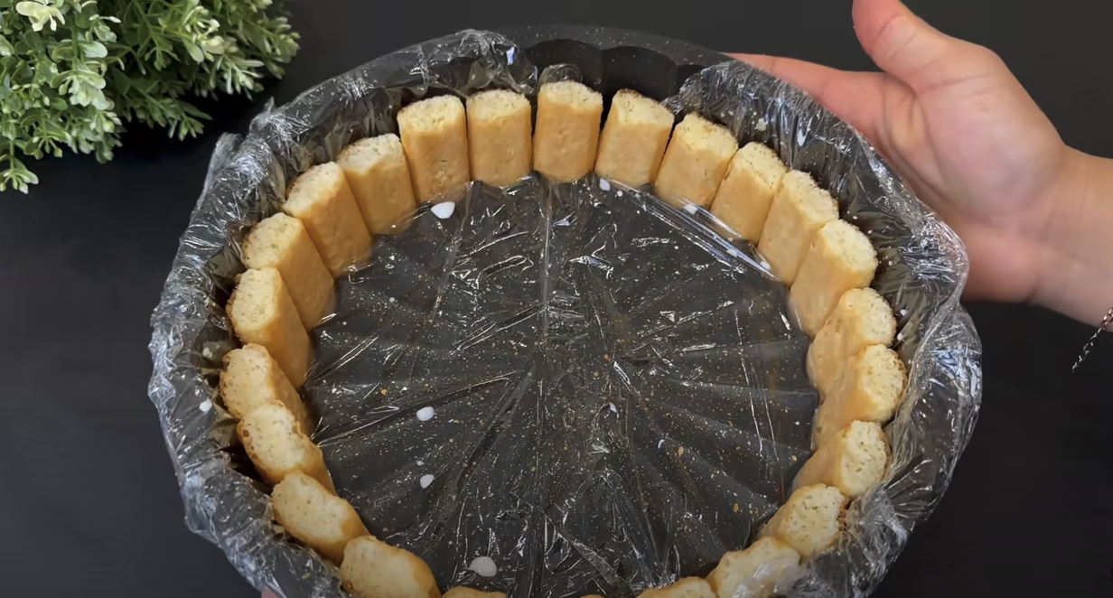 Desert de pișcoturi cu cremă de smântână și portocale