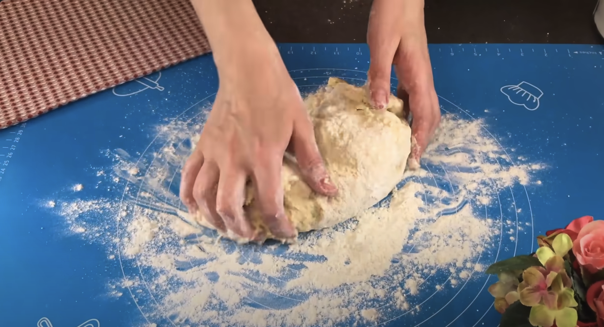  Melci pufoși cu scorțișoară și glazură de br&acirc;nză