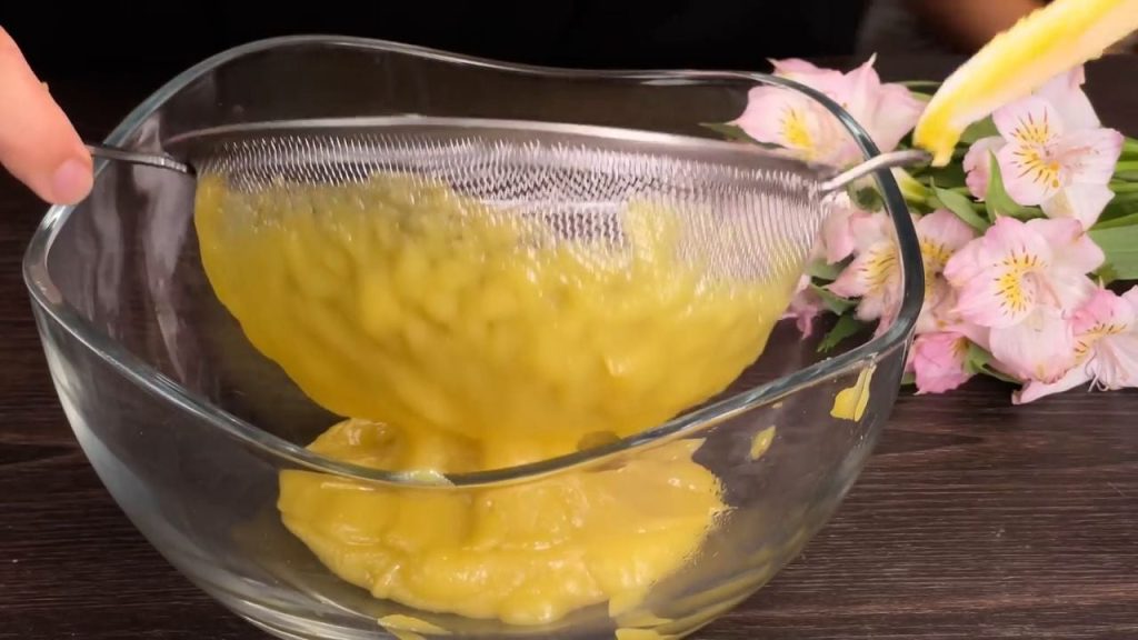 Prăjiturele cu cremă dulce-acrișoară de lăm&acirc;ie: foarte pufoase, cremoase și bune