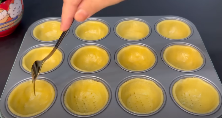 Mini-tarte cu cremă fină de lăm&acirc;ie - un desert cu care &icirc;ți vei impresiona musafirii!